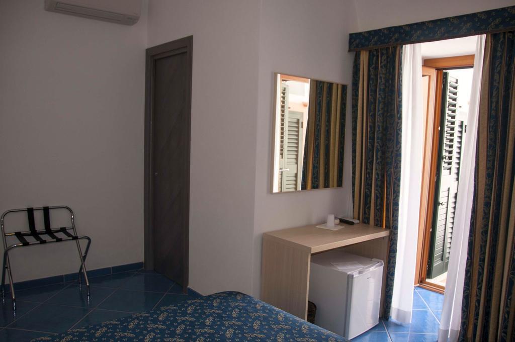 B&B La Terrazza Sul Porto Ponza Zewnętrze zdjęcie
